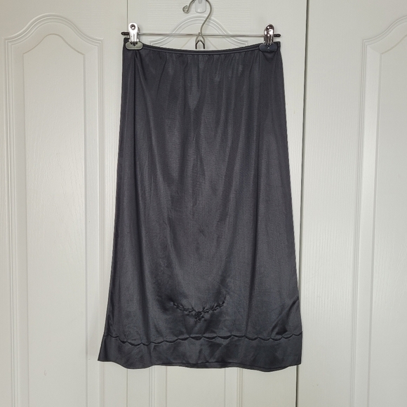 LOU Batten Vintage Slip Skirt with Embroidery - Picture 6 of 6